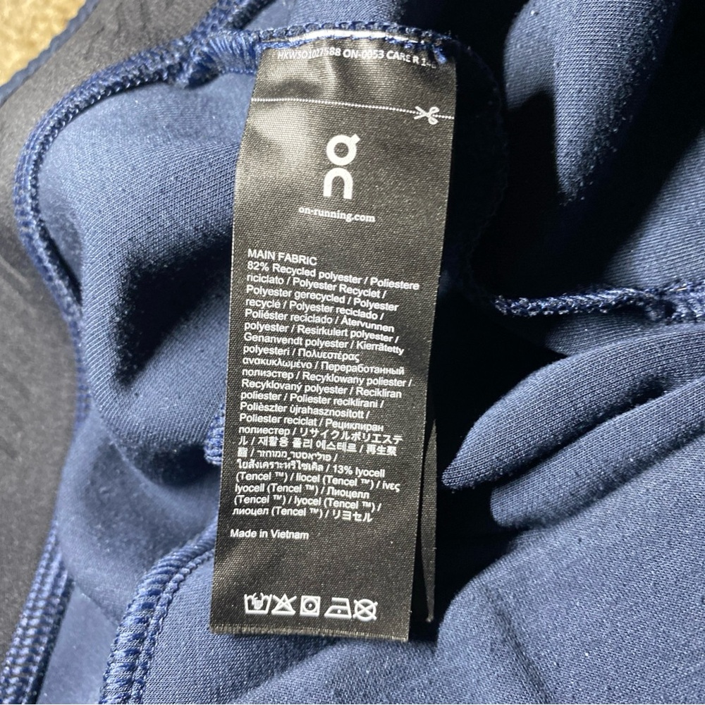 On Cloud Running Performance Stretch Sweatpants N… - image 4